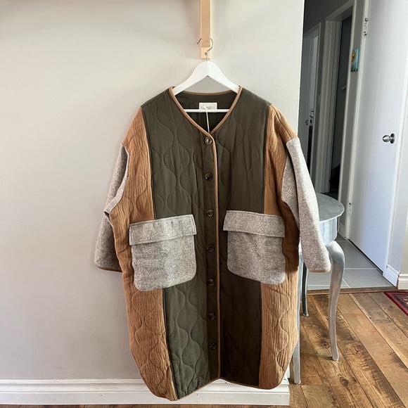 NWT- The Amente quilted coat size m/l - Picture 5 of 12